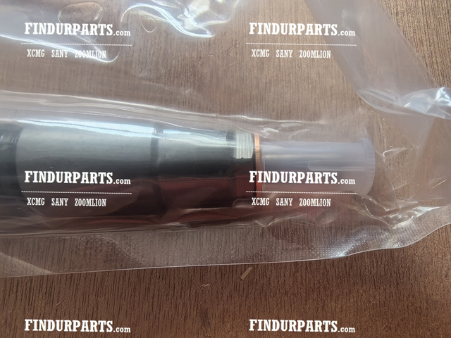 D28-001-801+C INJECTOR NOZZLE DENSO 6791 for SHANGCHAI SC8DK280Q3 EURO III XCMG crane parts