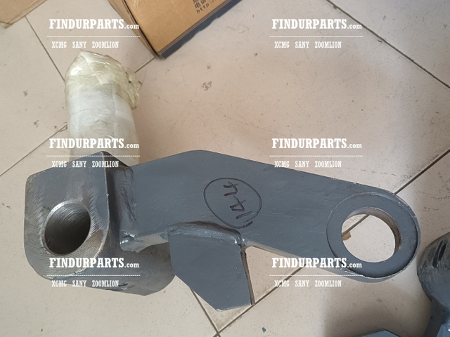 Right Steering Knuckle 380300780 for XCMG Motor Grader GR100 GR135